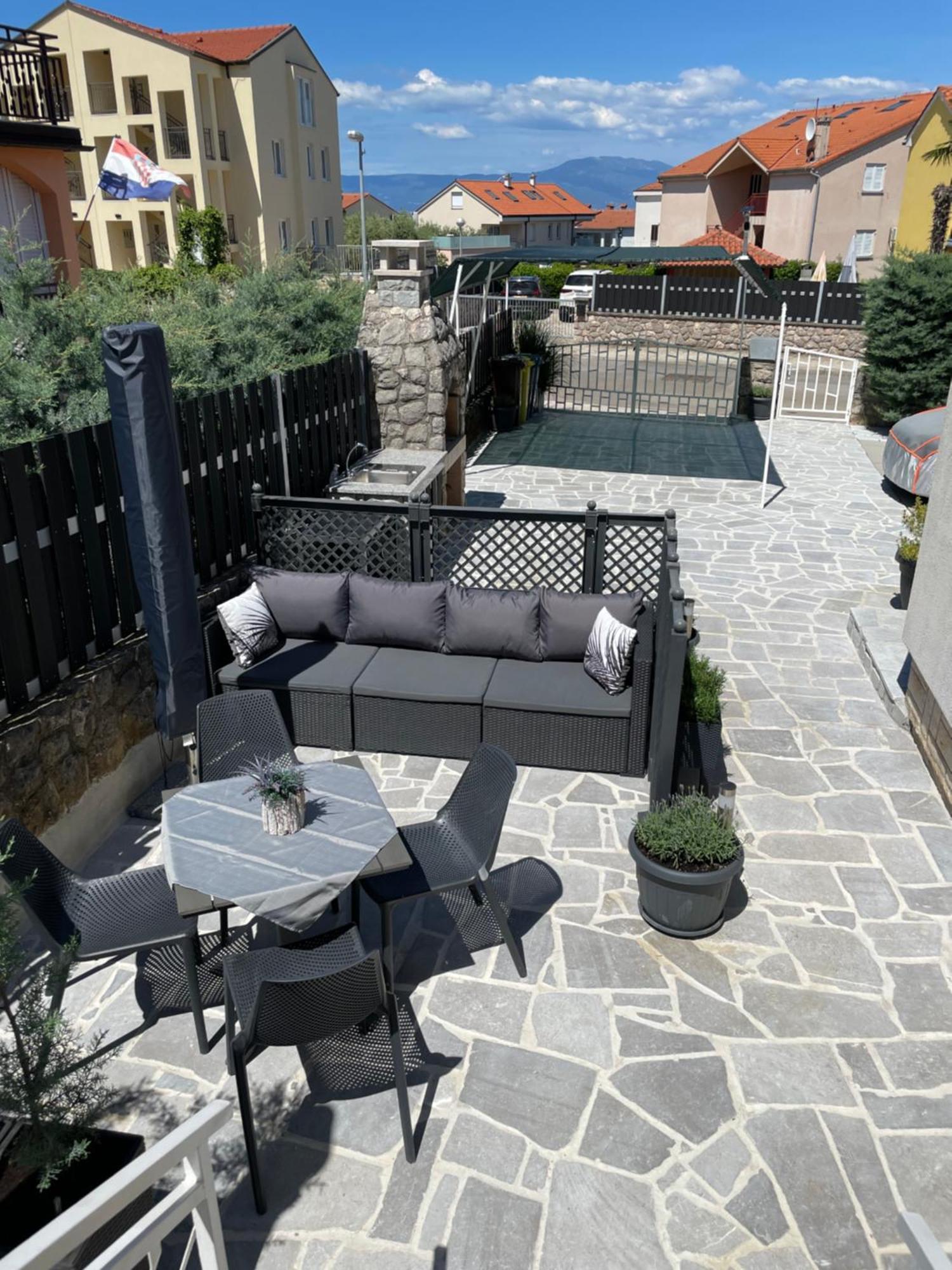 Casa Estancia Studio Apartment Njivice Extérieur photo